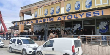 plakasinin-yazi-sitili-standartlara-aykiri-olan-suruculer-ceza-yememek-icin-plaka-basim-atolyesinde-uzun-42R9ViEE.jpg