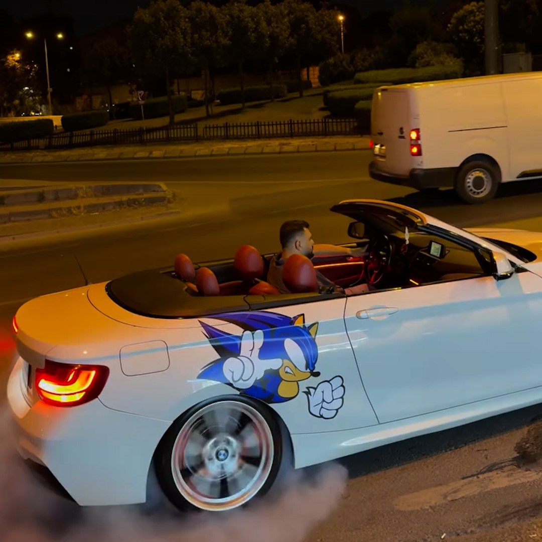 Plakasız lüks aracıyla drift atan maganda kameraya yansıdı 5 plakasiz luks araciyla drift atan maganda kameraya yansidi 1 q3QCp1wG