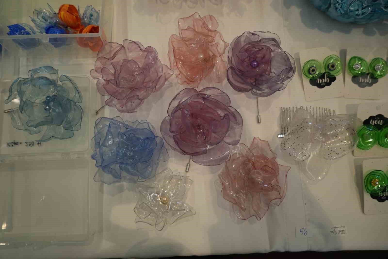 plastik atiklar cicek acti cevreye duyarli sanat 2 1SsNQNJN