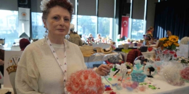 plastik-atiklar-cicek-acti-cevreye-duyarli-sanat-3hk964eA.jpg