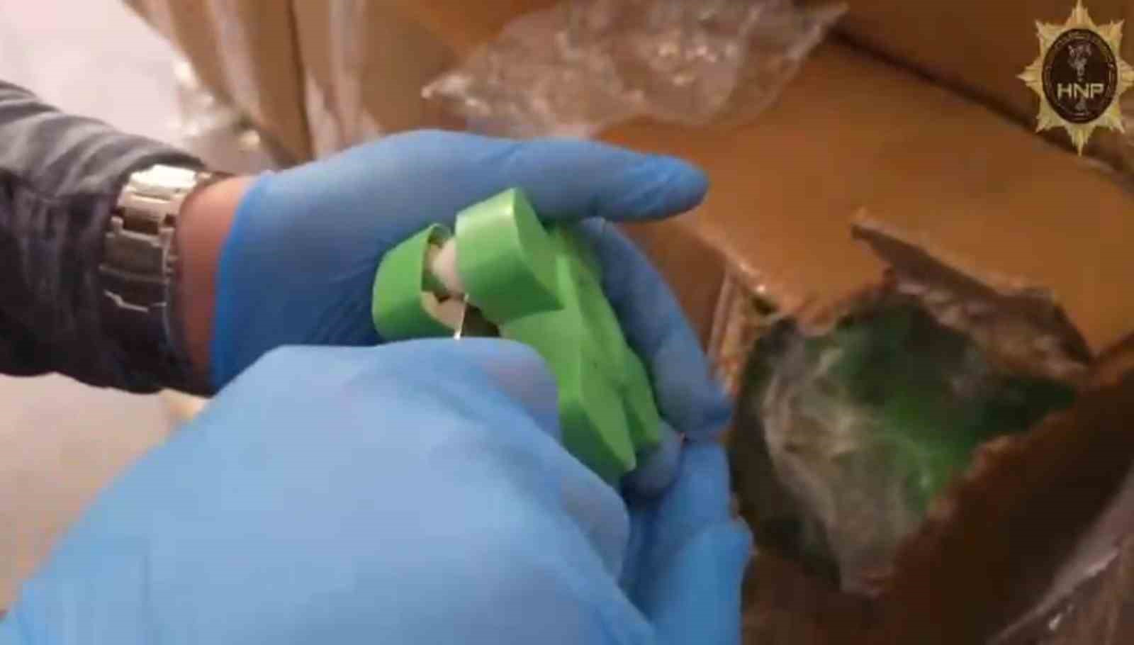 plastik pervaneler icerisinde 107 kilogram agiliginda 642 bin uyusturucu hap ele gecirildi 2 JPKChirt