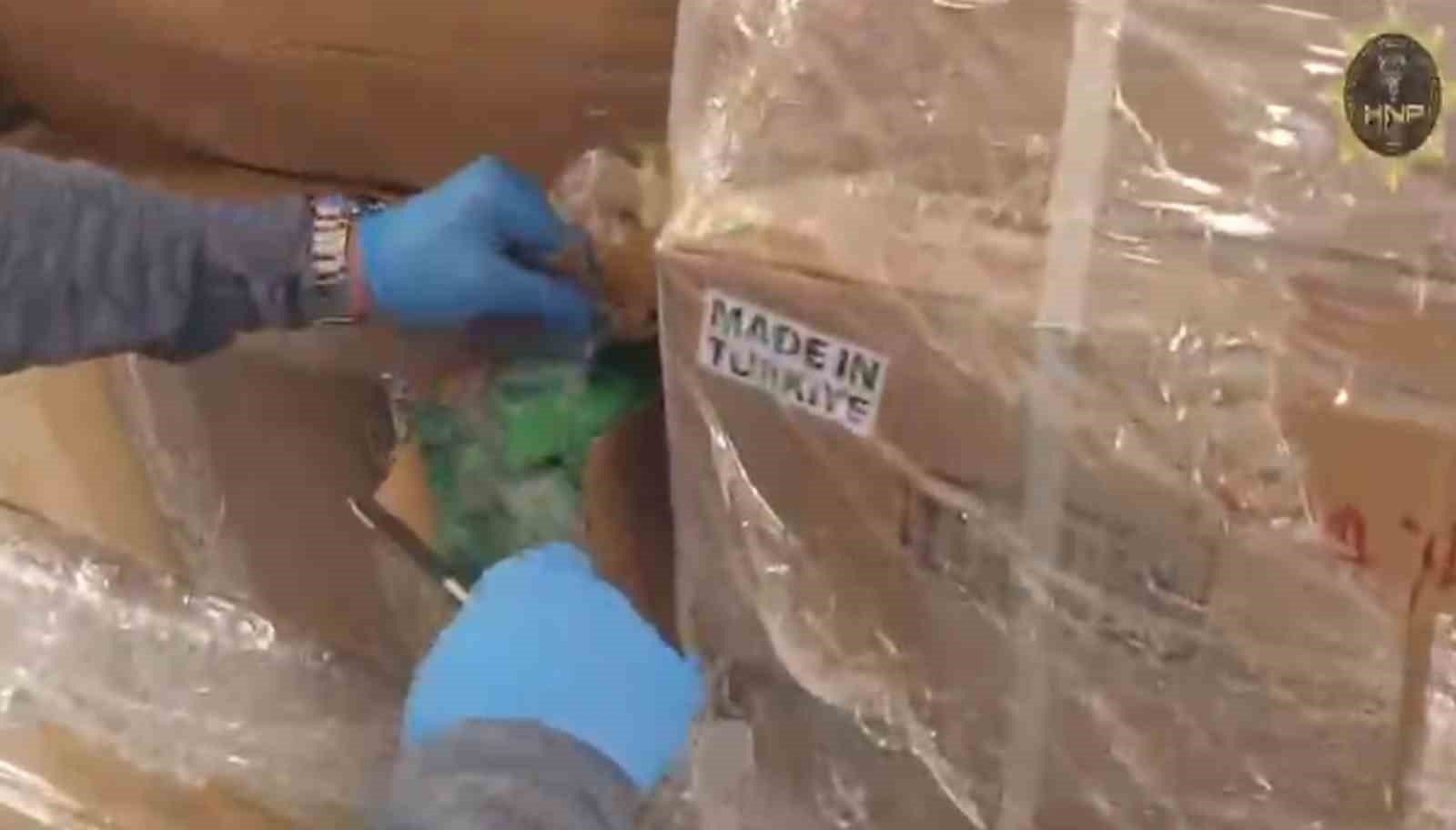 plastik pervaneler icerisinde 107 kilogram agiliginda 642 bin uyusturucu hap ele gecirildi 3 ZWFmt4Jp