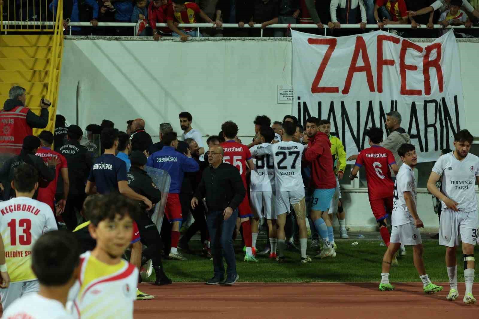 play off macinda tansiyon yukseldi protokol tribununde kavga cikti 1 IfePCY3C
