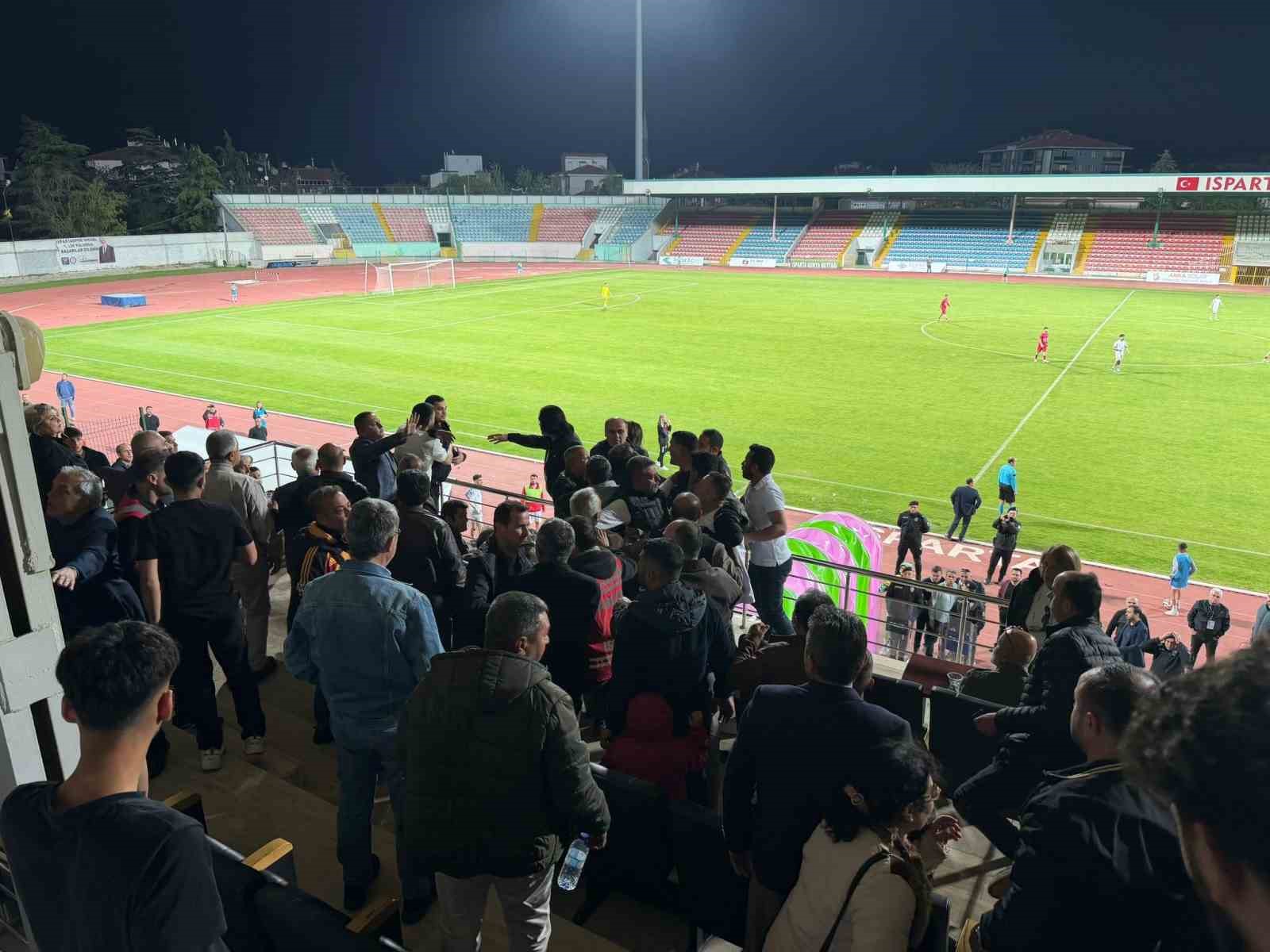 play off macinda tansiyon yukseldi protokol tribununde kavga cikti 2 TgMcDrbX