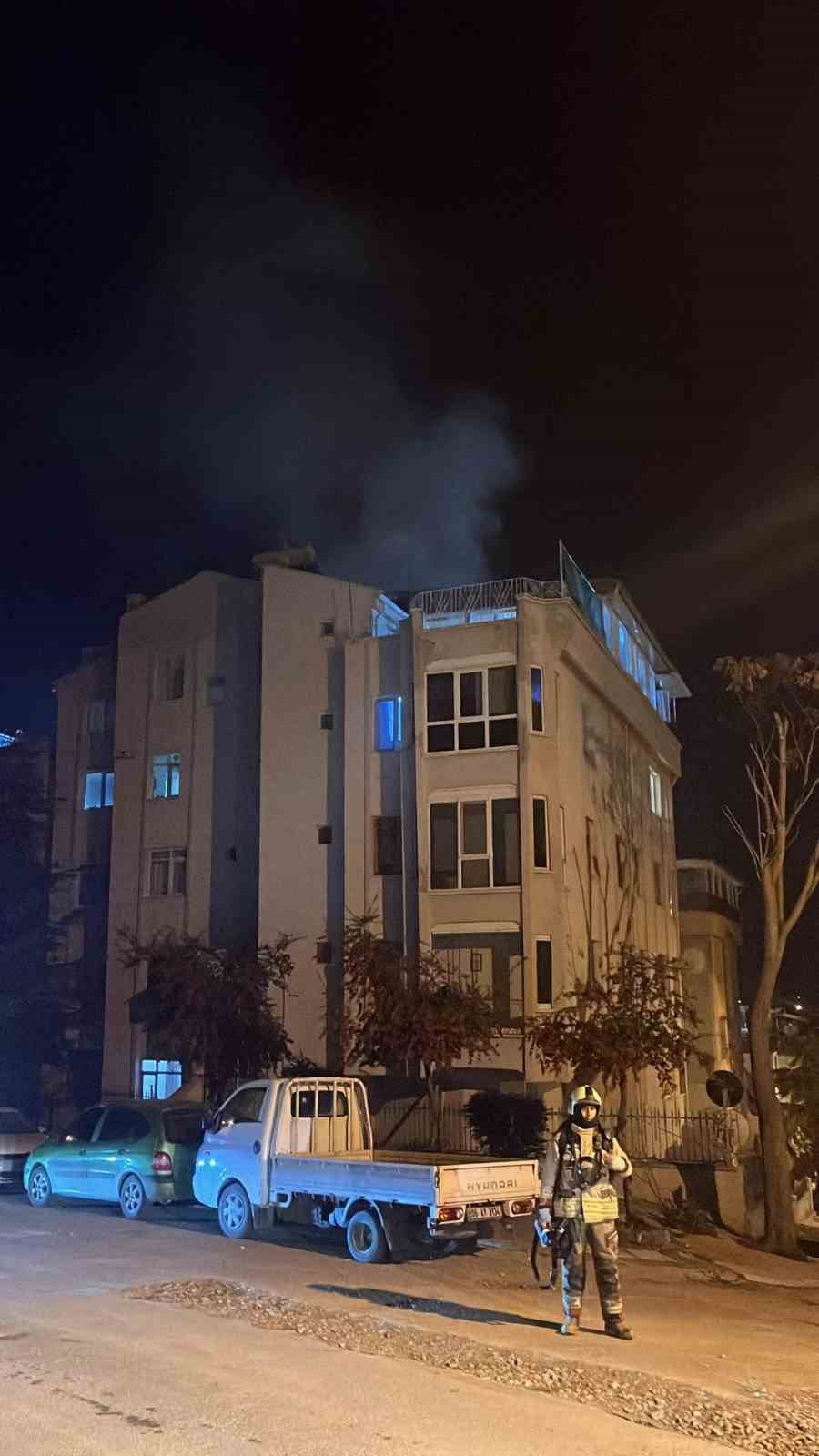 polatlida gece yarisi cati kati yangini panige neden oldu 3 vjVPHs1v