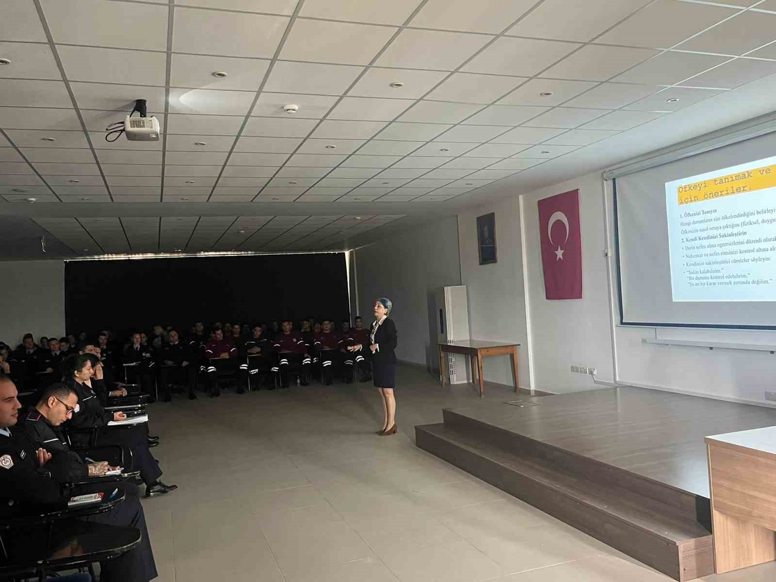 Polis adaylarına iletişim konferansı: Güvenliğin anahtarı doğru iletişim 5 polis adaylarina iletisim konferansi guvenligin anahtari dogru iletisim 1 j6g8hIzZ
