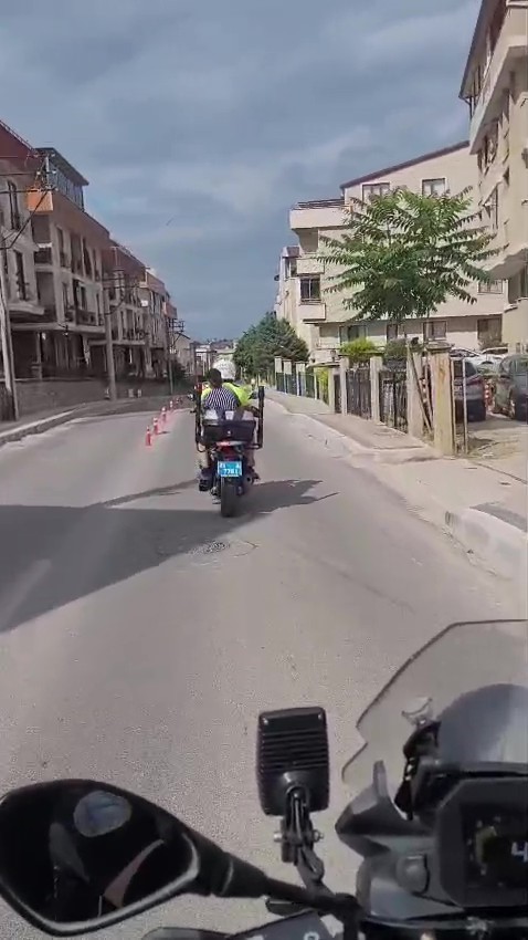 polis ekipleri ogrenciyi sinava yetistirmek icin zamanla yaristi 1 eSTUWZXO