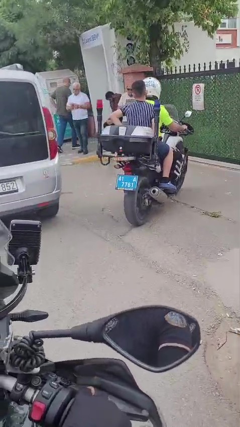 polis ekipleri ogrenciyi sinava yetistirmek icin zamanla yaristi 2 iVZpjQyh