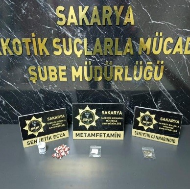 polis ekiplerinden 3 ilcede 5 ayri uyusturucu operasyonu 12 gozalti 0 CH3lhSFO