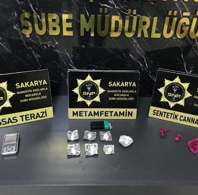 polis ekiplerinden 3 ilcede 5 ayri uyusturucu operasyonu 12 gozalti 1 aQRE9f3s