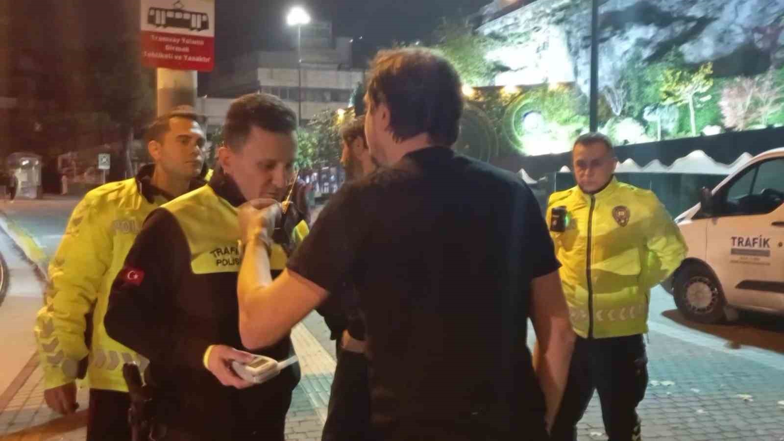 polis ekiplerinden kacmaya calisan alkollu surucu 63 bin 911 tl ceza yedi 3 aAEAe94L