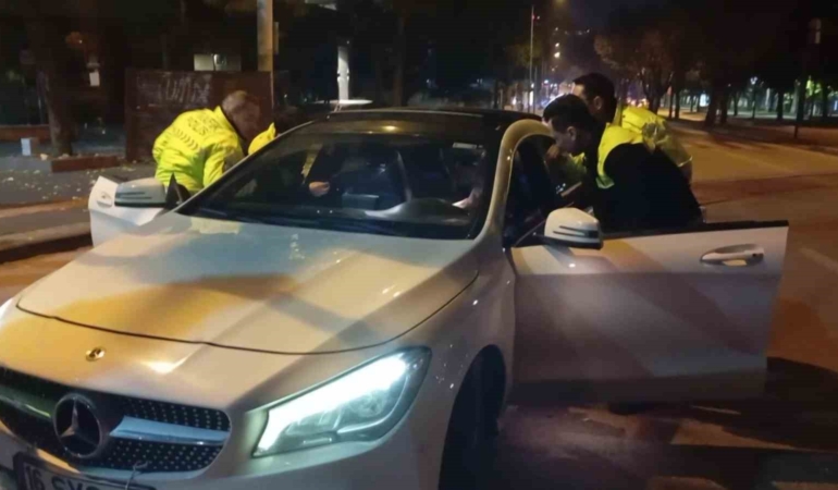 polis-ekiplerinden-kacmaya-calisan-alkollu-surucu-63-bin-911-tl-ceza-yedi-ZMdgVNNA.jpg
