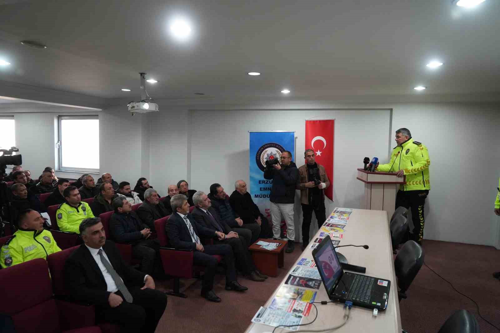 polis erzurumda kural ihlali yapan meslektasini affetmedi 3 E9gA24RM