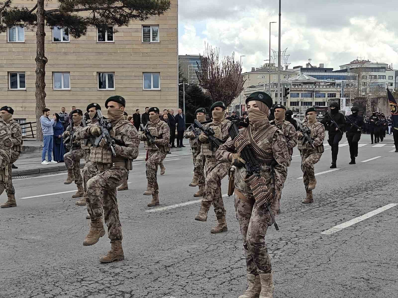 Polis haftasında Özel Harekat’tan nefes kesen gösteri 5 polis haftasinda ozel harekattan nefes kesen gosteri 1 O3zqSBFL