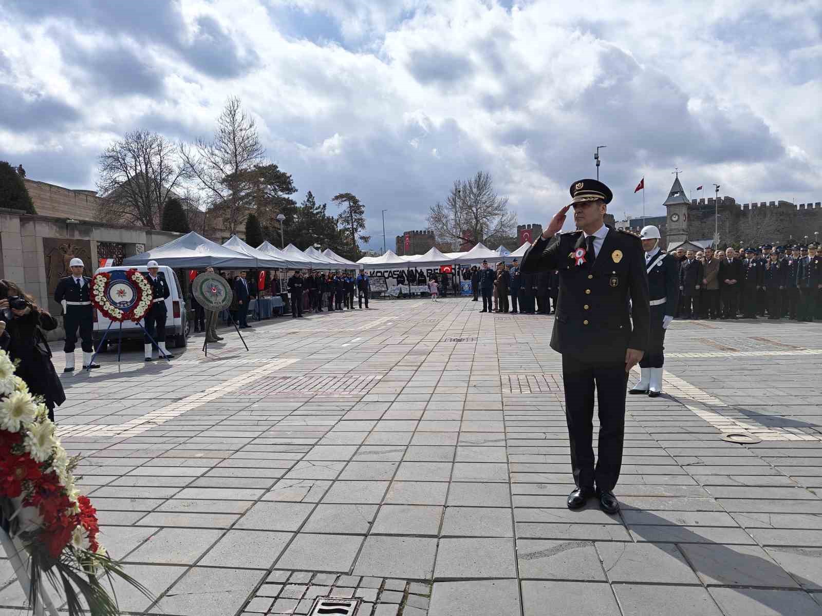 Polis haftasında Özel Harekat’tan nefes kesen gösteri 9 polis haftasinda ozel harekattan nefes kesen gosteri 5 Glsecc1Q