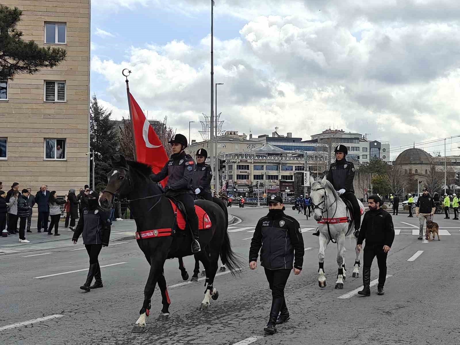 Polis haftasında Özel Harekat’tan nefes kesen gösteri 11 polis haftasinda ozel harekattan nefes kesen gosteri 7