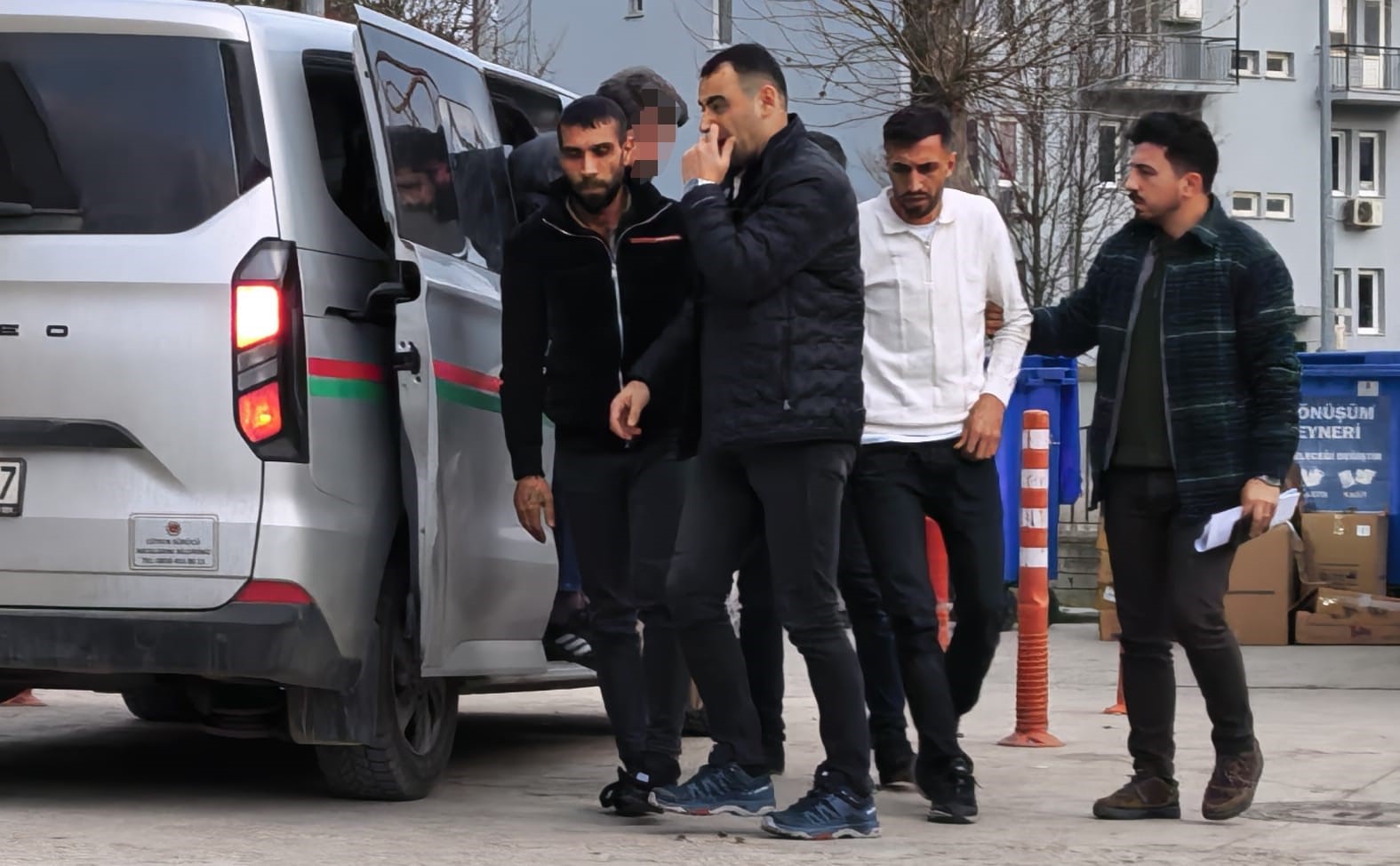 polis kiligina girip 3 milyonluk vurgun yaptilar 4 8OvFi8bh