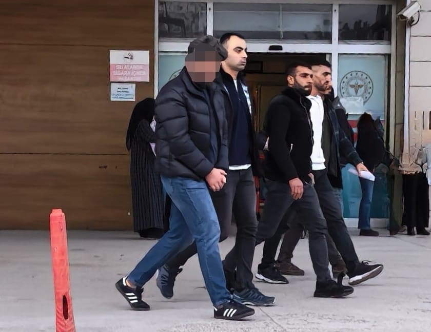 polis kiligina girip 3 milyonluk vurgun yaptilar 5 VKk1WcSc