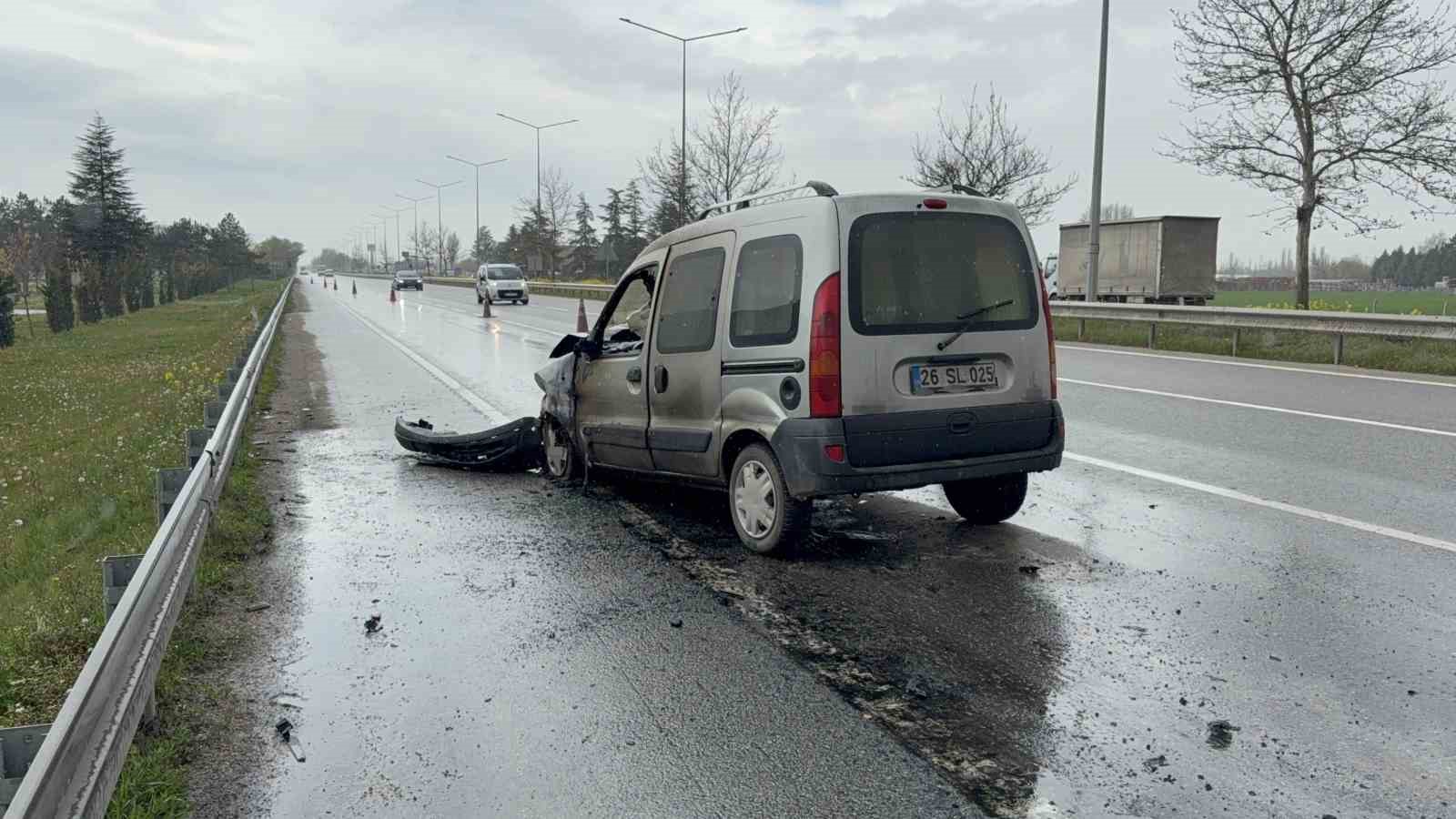 Polis kontrol noktasına metreler kala faciadan dönüldü, yanan araçtan sürücü son anda kurtarıldı 8 polis kontrol noktasina metreler kala faciadan donuldu yanan aractan surucu son anda kurtarildi 4 MipnnbCg