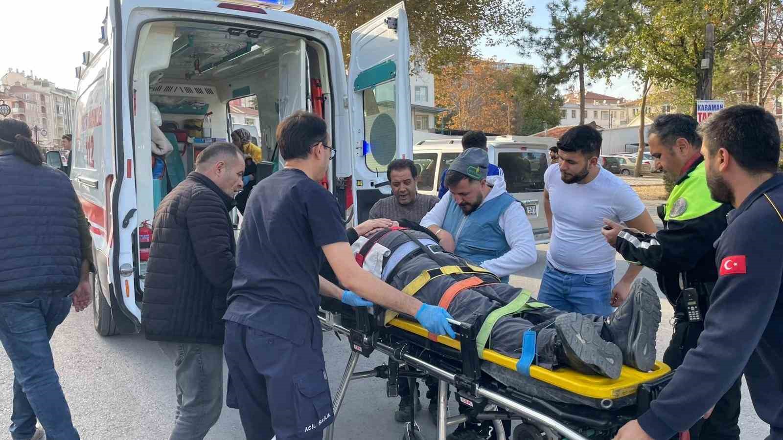 polis memuru ambulans gelene kadar yaralinin basindan ayrilmadi 2