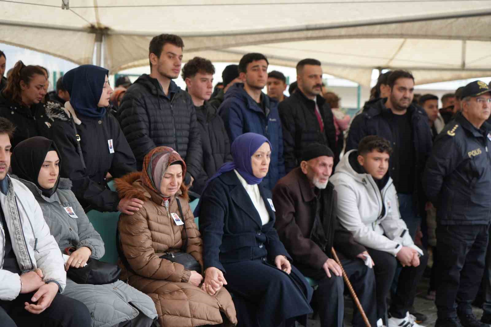 polis memuru dualarla ugurlandi 5 qYBiukBw
