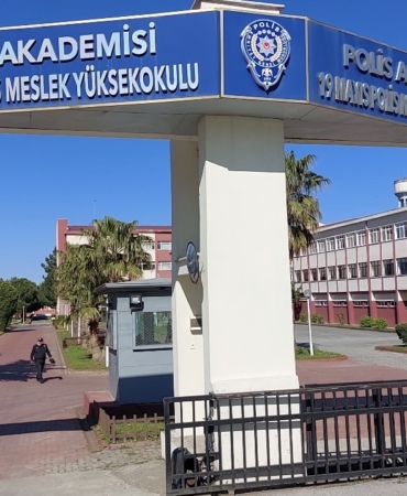 polis-okulunda-aci-olay-20-yasindaki-ogrenci-5-kattan-atladi-UOdHBSHM.jpg
