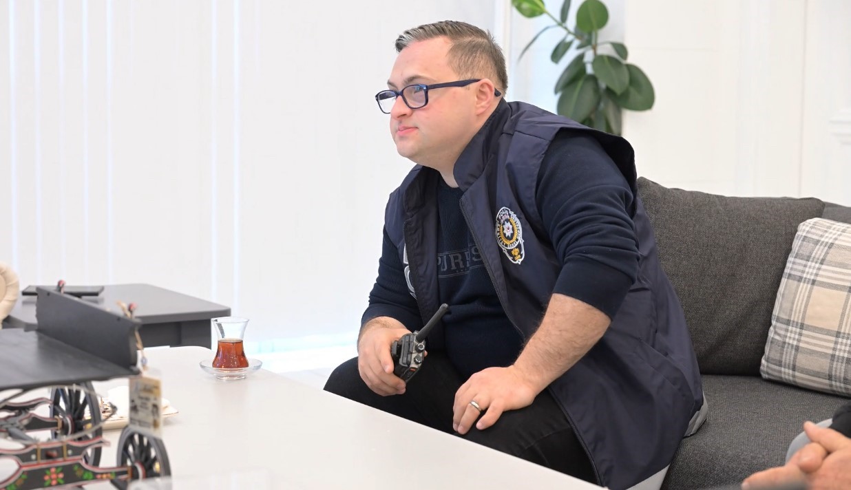 polis olma hayali kuran gencin ozel gunu emniyette kutlandi 1