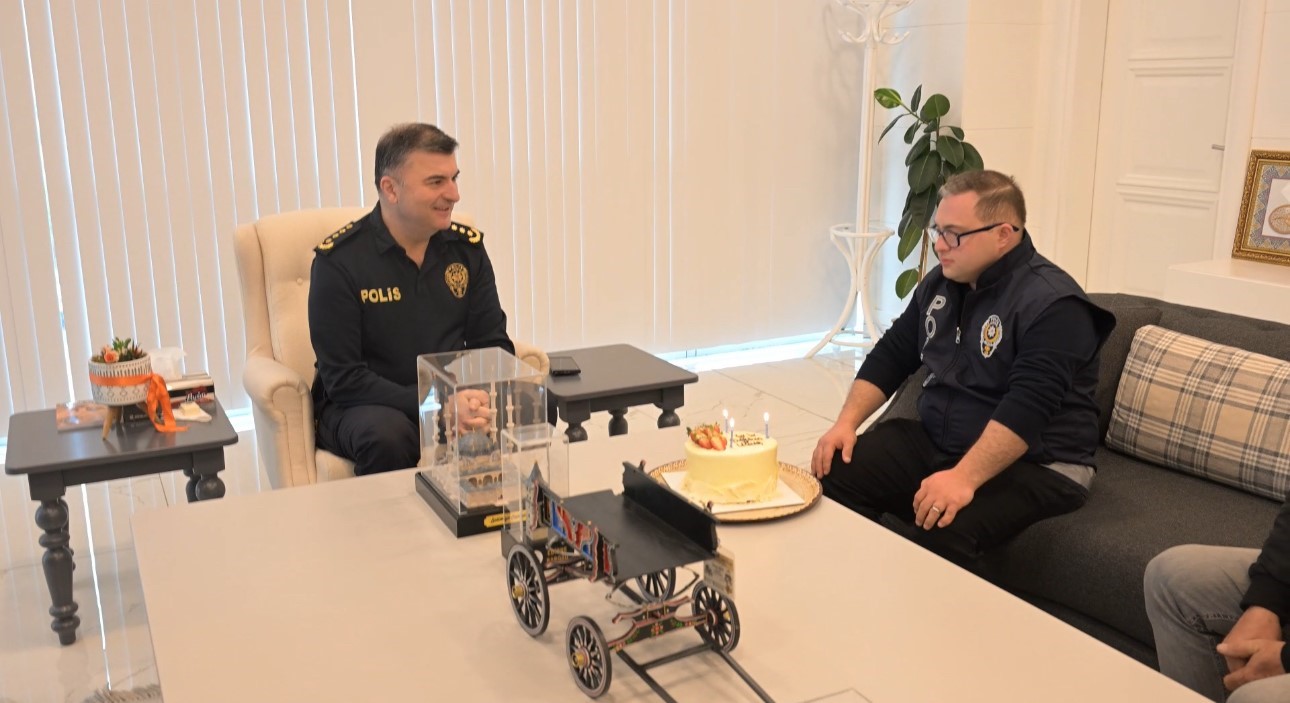 polis olma hayali kuran gencin ozel gunu emniyette kutlandi 2