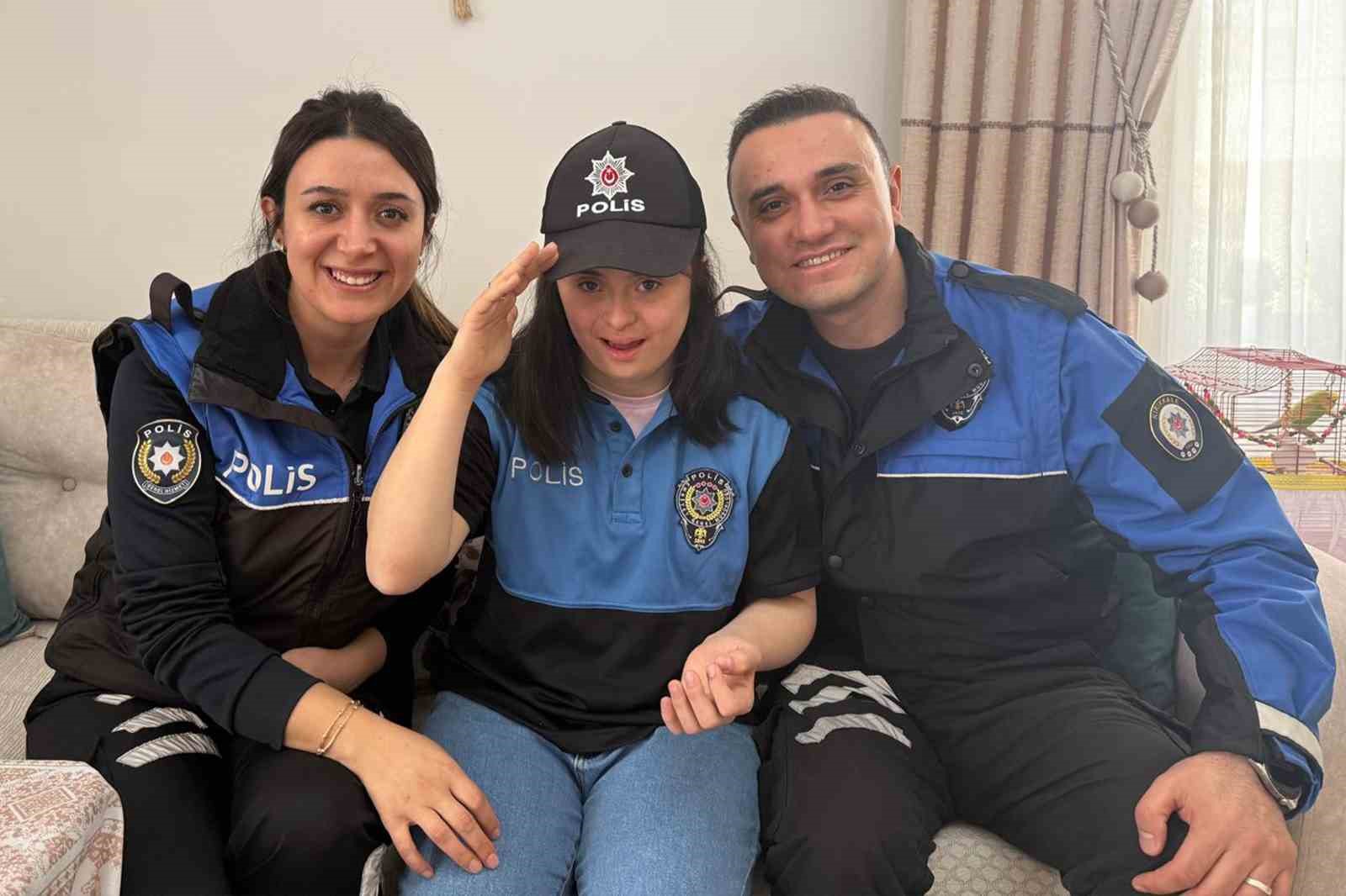 polis olma hayali kuran ireme dogum gununde uniforma surprizi 0