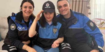 polis-olma-hayali-kuran-ireme-dogum-gununde-uniforma-surprizi-YjWfUqWl.jpg