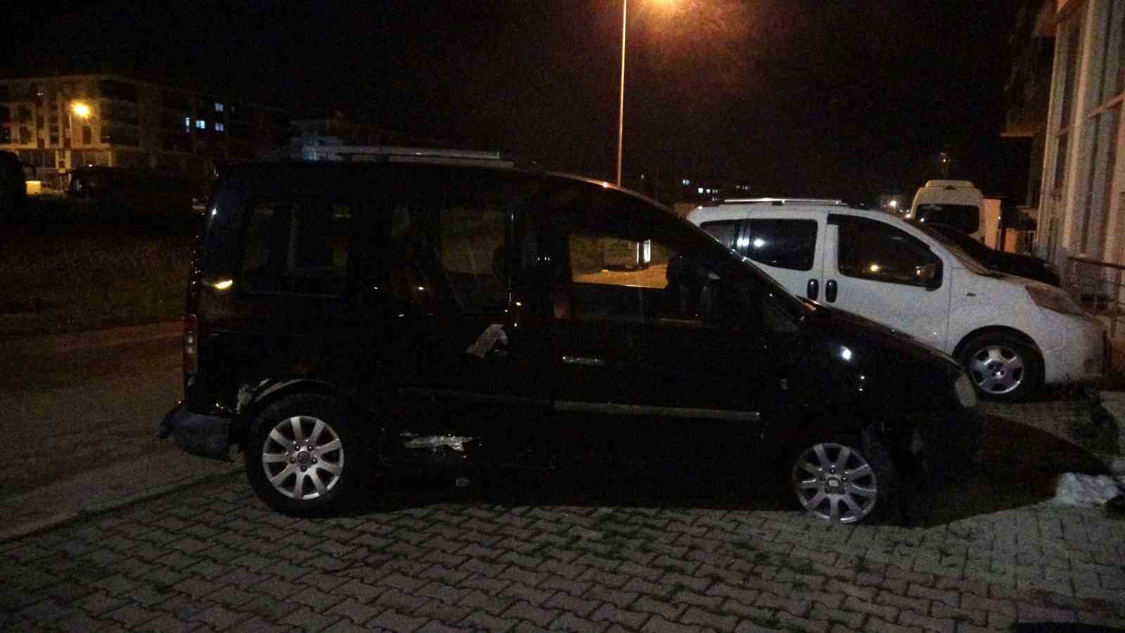 polis otosuna carpip patlamis lastiklerle kacti park halinde bulundu 1 ulAiHBCd