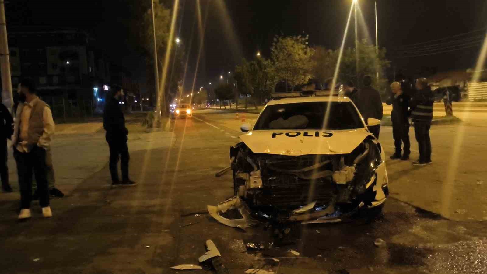 polis otosuna carpip patlamis lastiklerle kacti park halinde bulundu 2 XCduhZLy