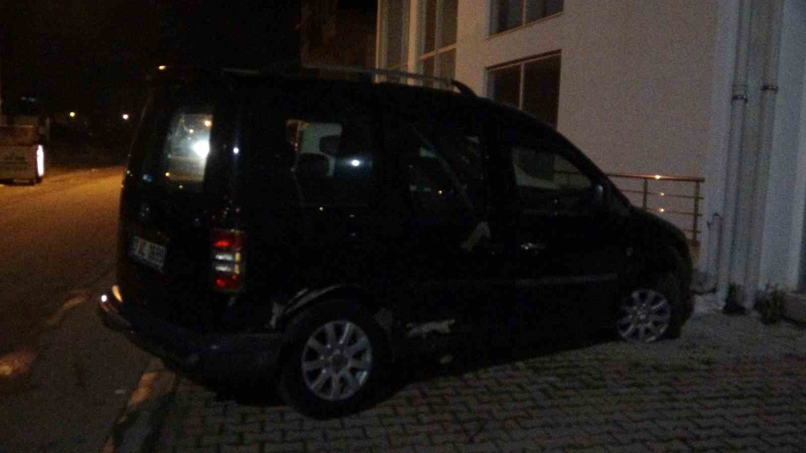 polis otosuna carpip patlamis lastiklerle kacti park halinde bulundu 3 7phHfQ5S