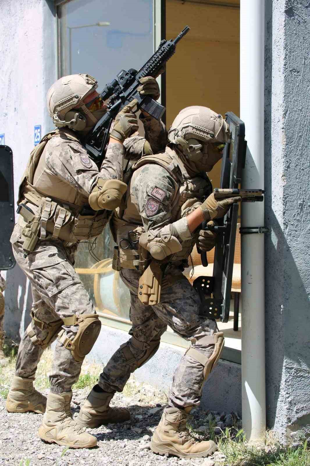 polis ozel harekat 43 yilini kutluyor koklu gecmis guclu gelecek 7 81X9WCcI