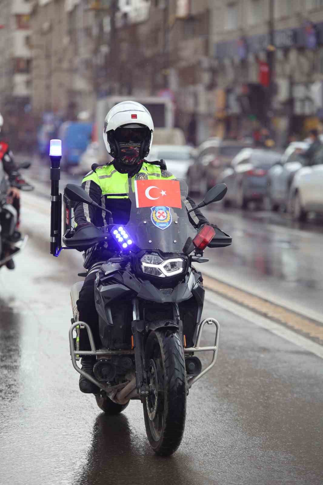 Polis özel harekatın helikopterli gösterisi nefes kesti 19 polis ozel harekatin helikopterli gosterisi nefes kesti 15 MQ69n4lk
