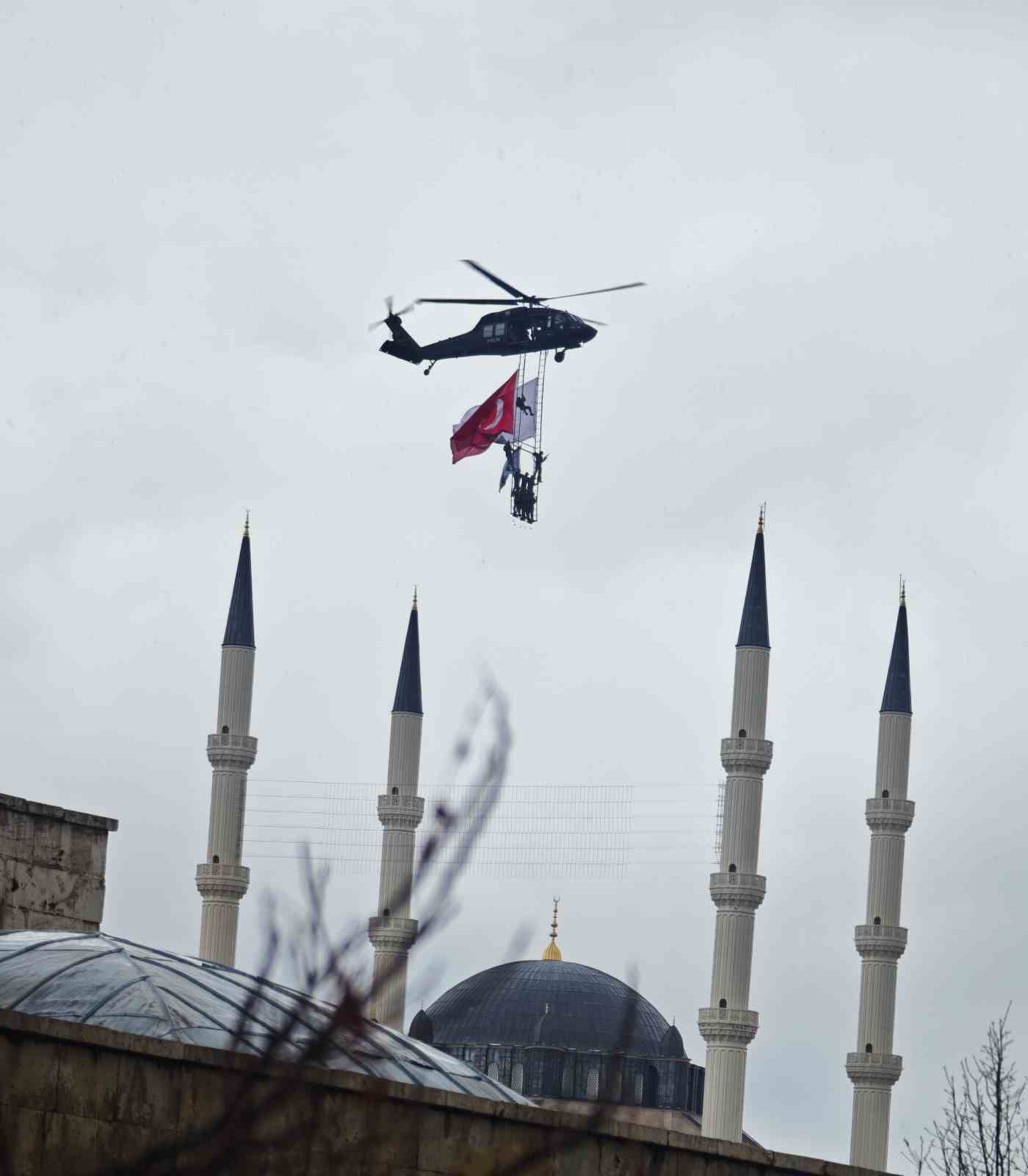 Polis özel harekatın helikopterli gösterisi nefes kesti 20 polis ozel harekatin helikopterli gosterisi nefes kesti 16 aI6Wlcla