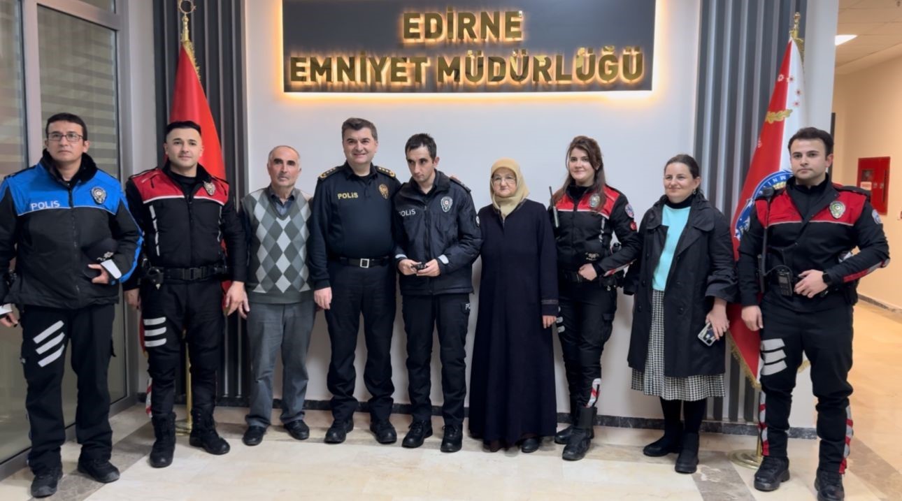 polis sevdalisi engelli genc uniforma ile devriye gorevine katildi 4 7rURh1SQ