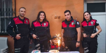 polis-sirenleri-bu-kez-ozel-gereksinimli-cocuga-surpriz-icin-caldi-q4B7GUqV.jpg