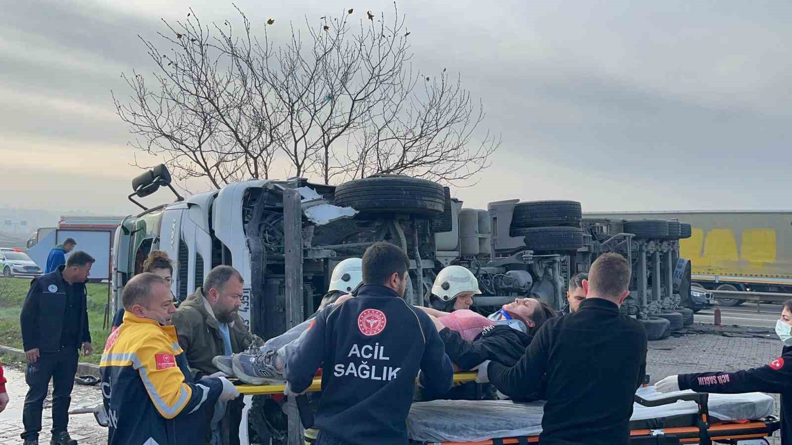 polis uniformasini cikarip yaralinin uzerini orttu 4 nR65EtaC
