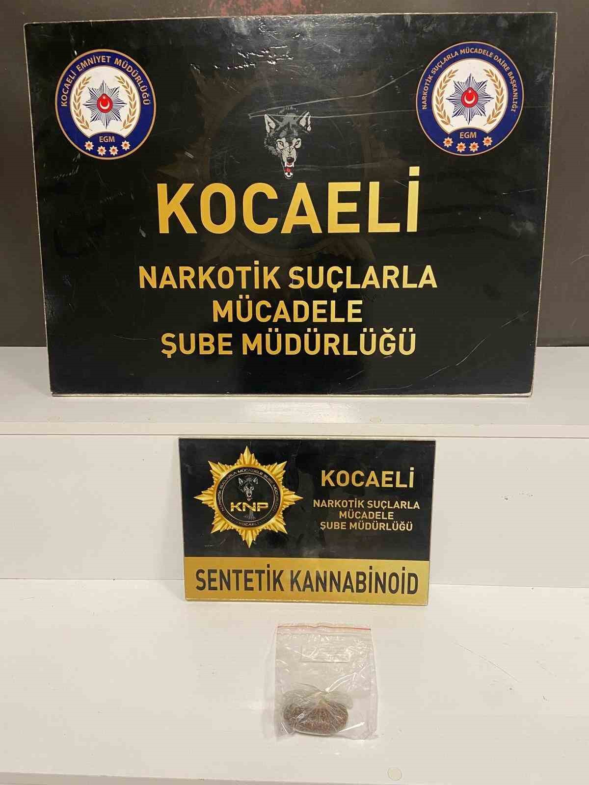 Polis uyuşturucu tacirlerine göz açtırmıyor: 5 tutuklama 6 polis uyusturucu tacirlerine goz actirmiyor 5 tutuklama 2 GPBft7Pd