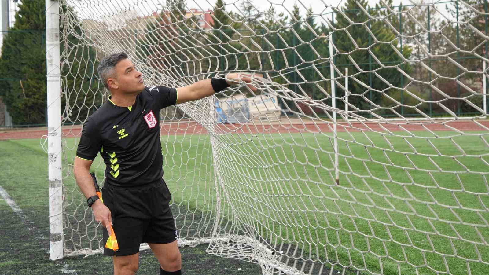 polis ve futbol hakemi olan seyfettin unal 20 yili askindir iki meslegi bir arada