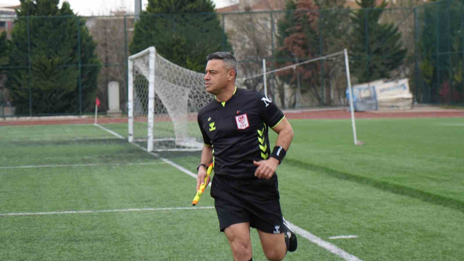 polis ve futbol hakemi olan seyfettin unal 20 yili askindir iki meslegi bir arada vPW51AjO