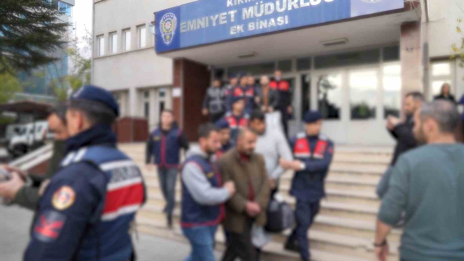 polis ve jandarmadan es zamanli safak operasyonu cok sayida firari hukumlu yakandi 4 2DItacHs