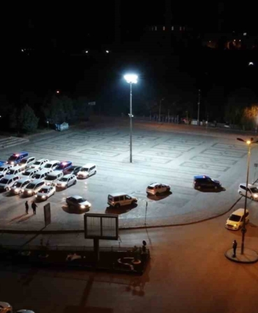 polis-ve-jandarmadan-es-zamanli-safak-operasyonu-cok-sayida-firari-hukumlu-yakandi-6galPCrB.jpg
