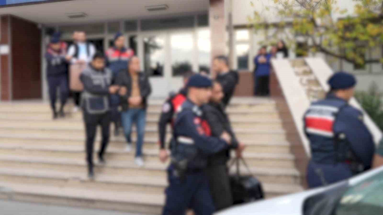 polis ve jandarmadan es zamanli safak operasyonu cok sayida firari hukumlu yakandi 7 Wh5ACbkB
