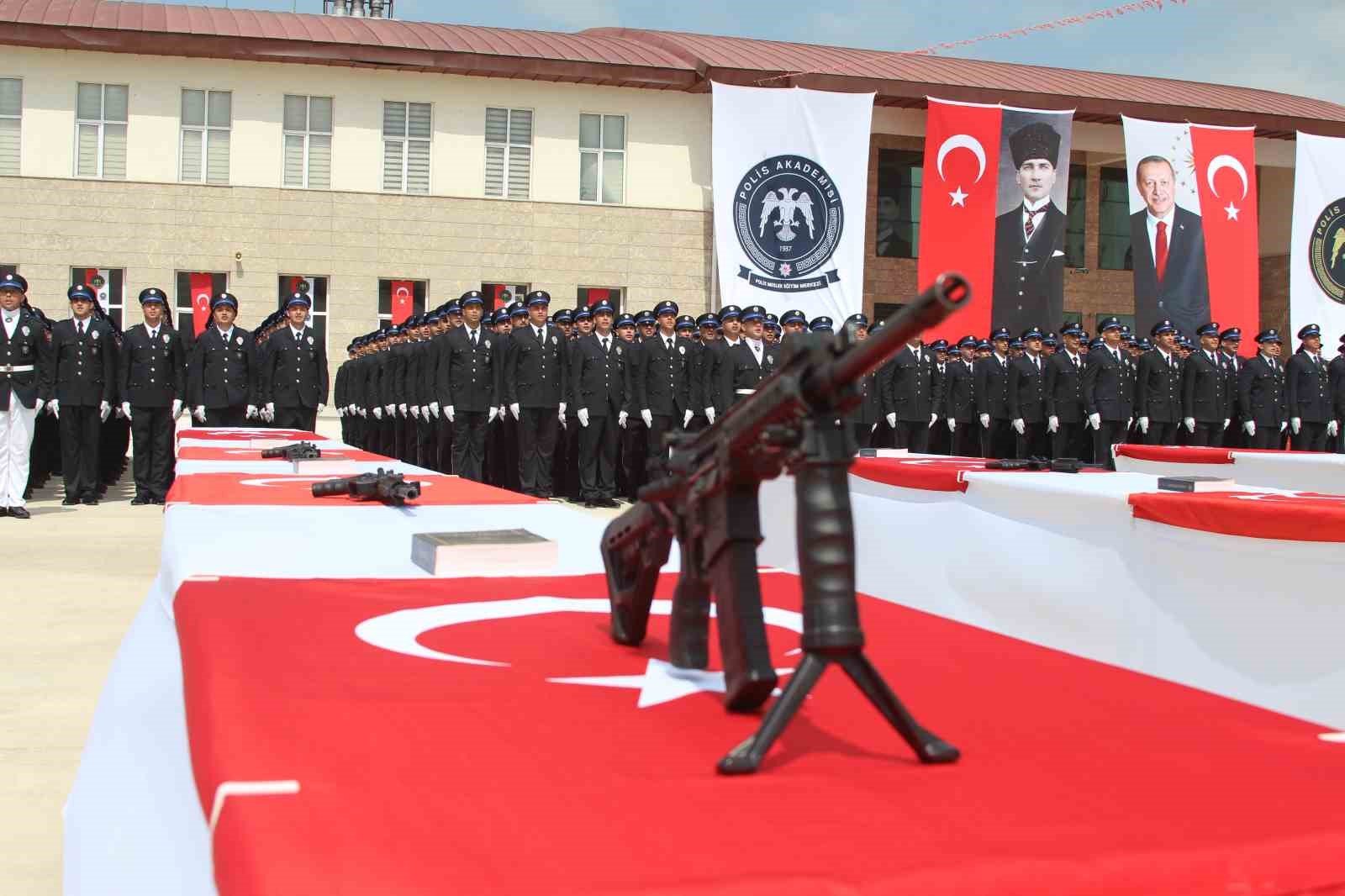 polis yemin toreninin ardindan surpriz evlilik teklifi 3 M5zK1GP8