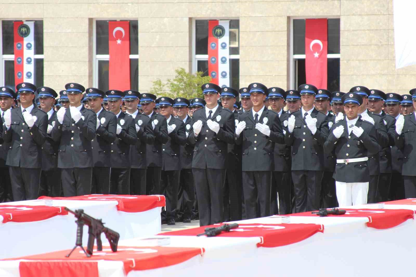 polis yemin toreninin ardindan surpriz evlilik teklifi 6 yKbh7chG