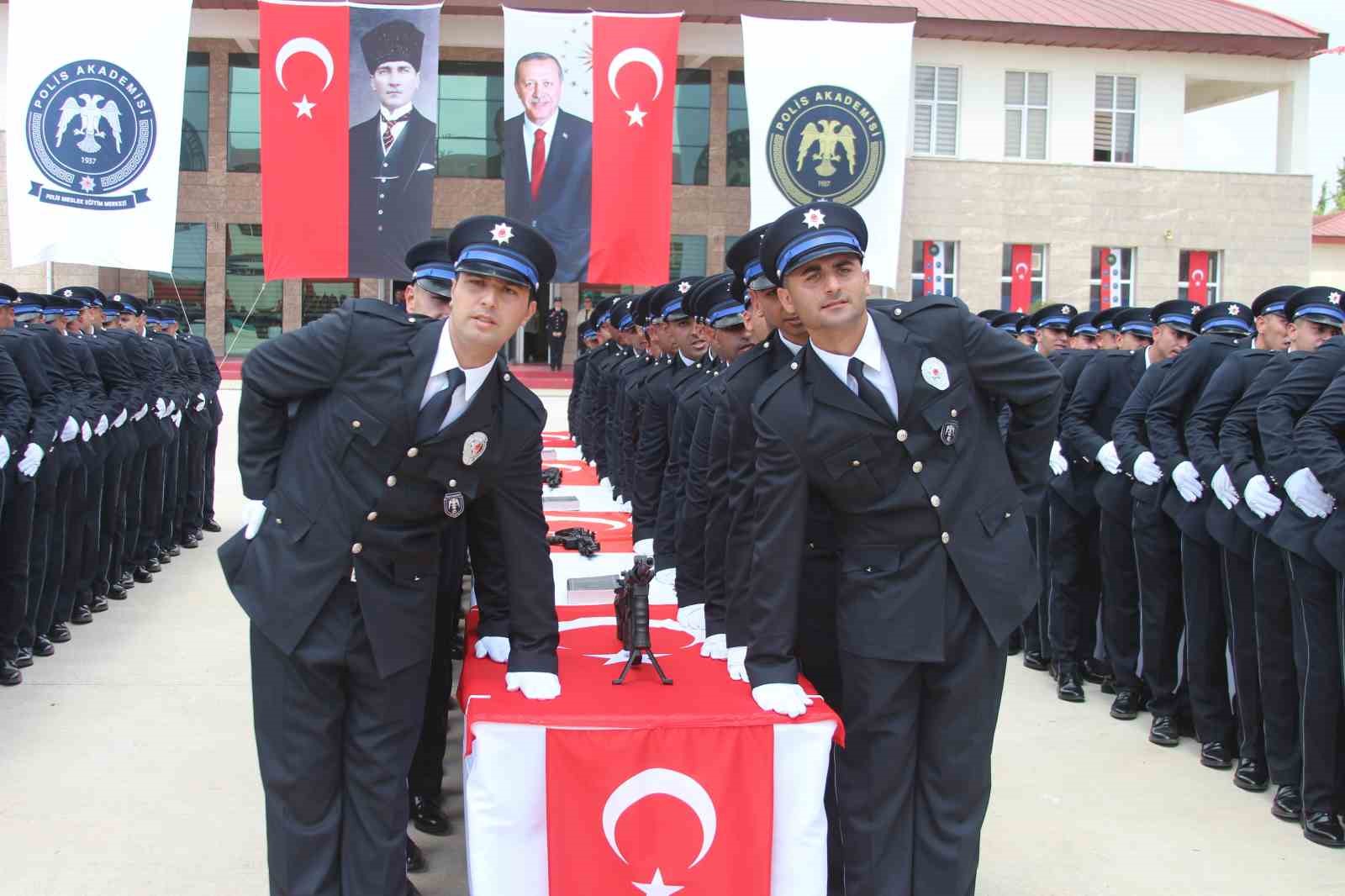 polis yemin toreninin ardindan surpriz evlilik teklifi 7 RZhJZvOQ
