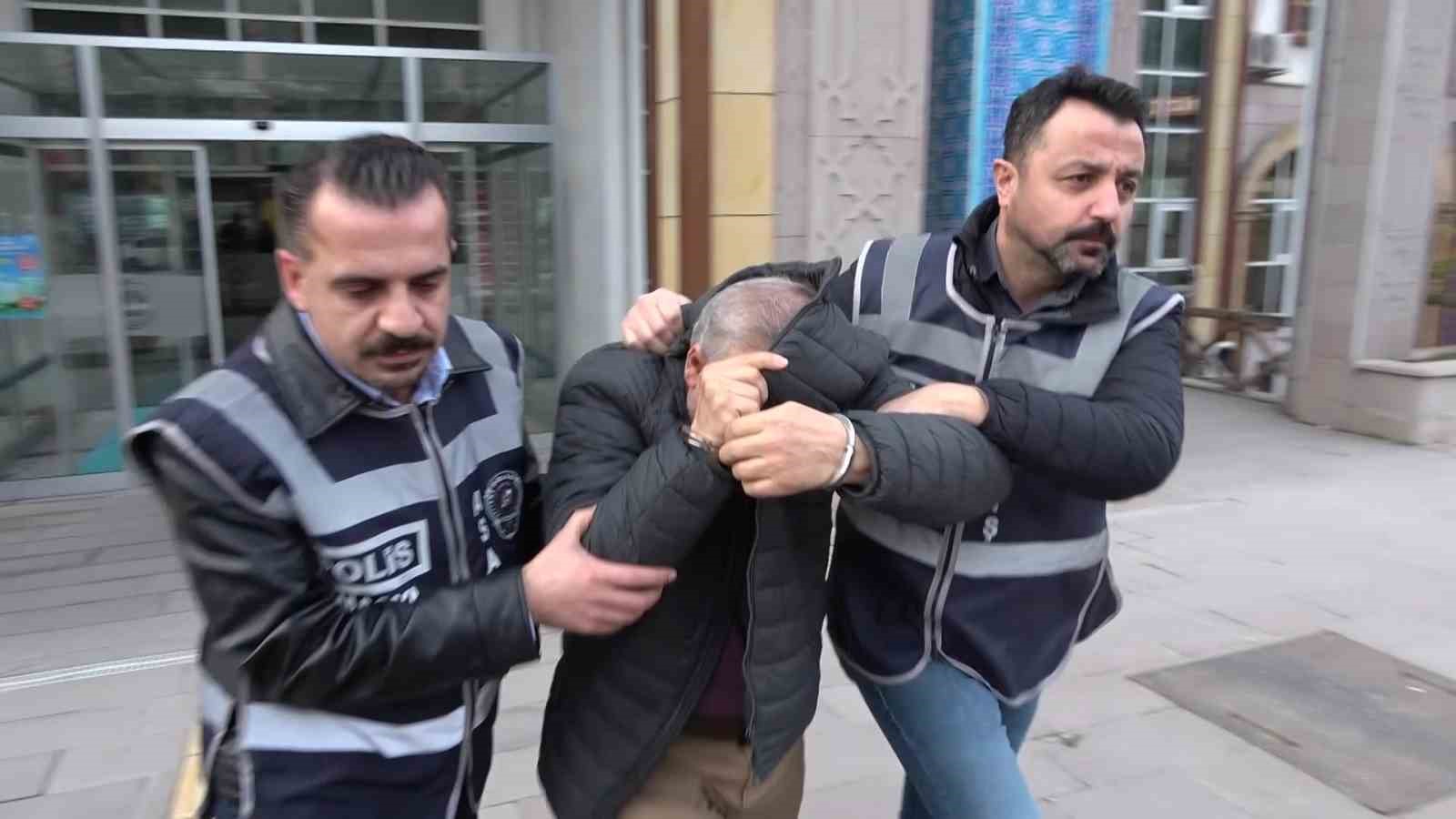 polise baskasinin kimligini gosteren sahsin 28 yil cezayla arandigi ortaya cikti 0
