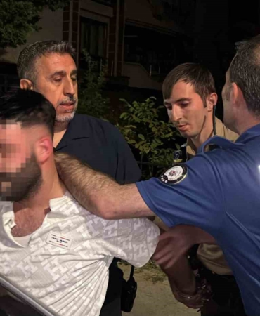 polise-direnip-kacti-otopark-girisinde-boyle-yakalandi-QqDz3PXi.jpg